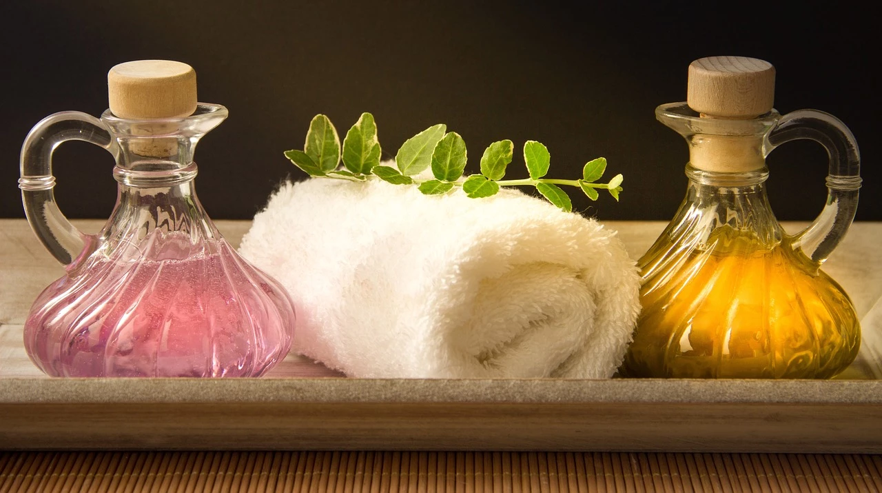 Massageöl mit Handtuch